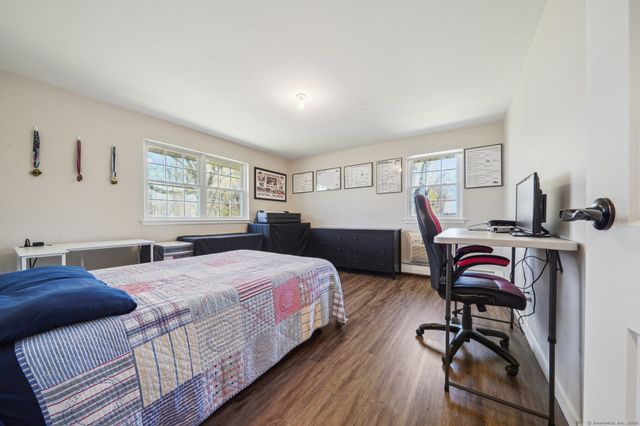 1000 Knapps Highway 23, Fairfield, CT 06825