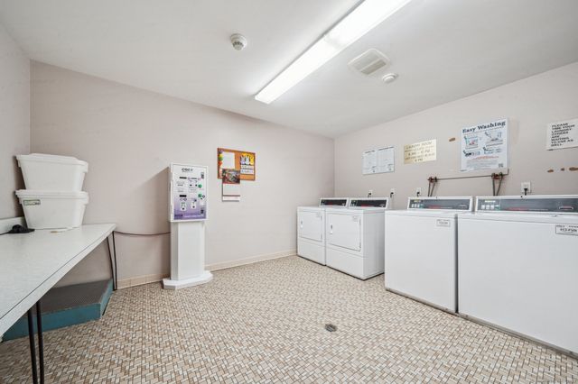 1000 Knapps Highway 23, Fairfield, CT 06825