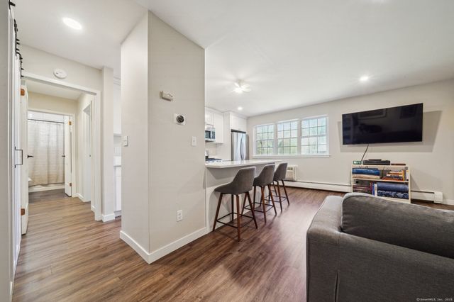 1000 Knapps Highway 23, Fairfield, CT 06825