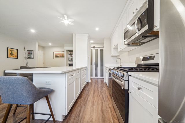 1000 Knapps Highway 23, Fairfield, CT 06825