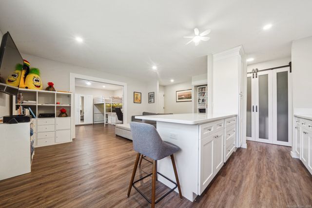 1000 Knapps Highway 23, Fairfield, CT 06825