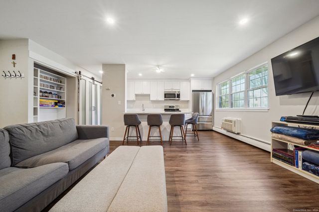 1000 Knapps Highway 23, Fairfield, CT 06825