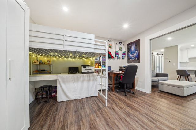 1000 Knapps Highway 23, Fairfield, CT 06825