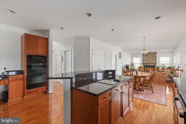 25 LILBURN DR, Bunker Hill, WV 25413