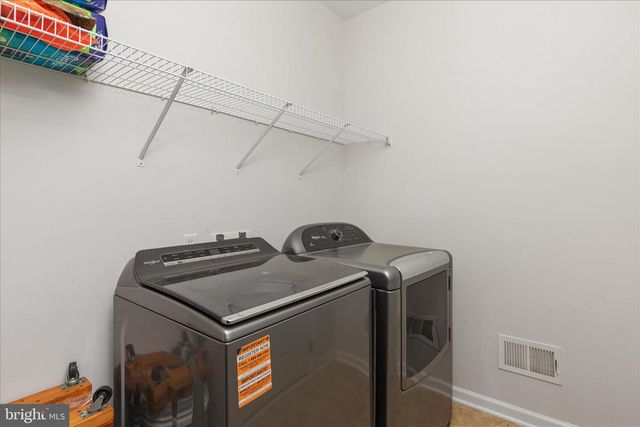 25 LILBURN DR, Bunker Hill, WV 25413