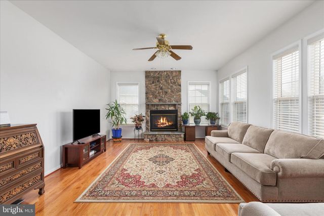 25 LILBURN DR, Bunker Hill, WV 25413