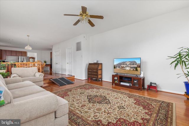 25 LILBURN DR, Bunker Hill, WV 25413