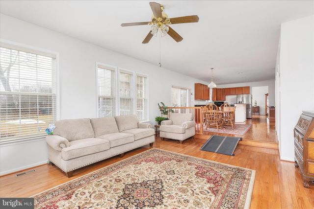 25 LILBURN DR, Bunker Hill, WV 25413