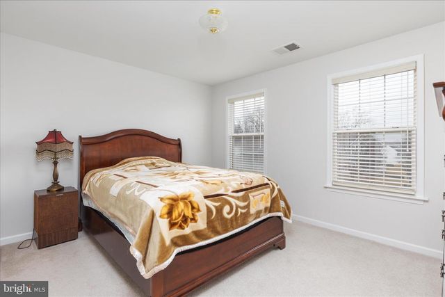 25 LILBURN DR, Bunker Hill, WV 25413