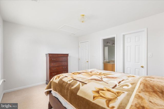 25 LILBURN DR, Bunker Hill, WV 25413