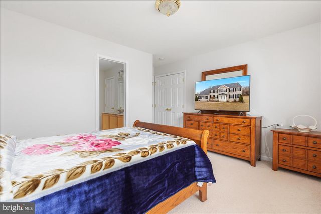 25 LILBURN DR, Bunker Hill, WV 25413