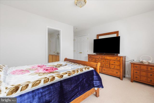 25 LILBURN DR, Bunker Hill, WV 25413