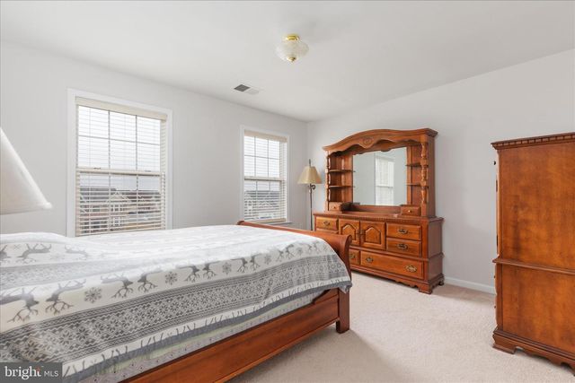 25 LILBURN DR, Bunker Hill, WV 25413