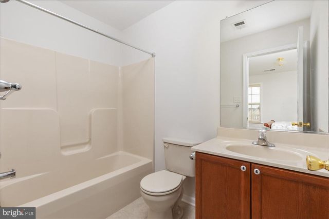 25 LILBURN DR, Bunker Hill, WV 25413