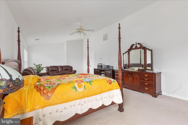 25 LILBURN DR, Bunker Hill, WV 25413