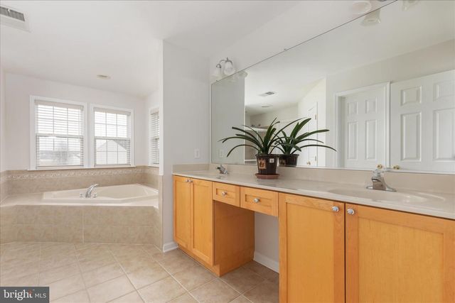 25 LILBURN DR, Bunker Hill, WV 25413