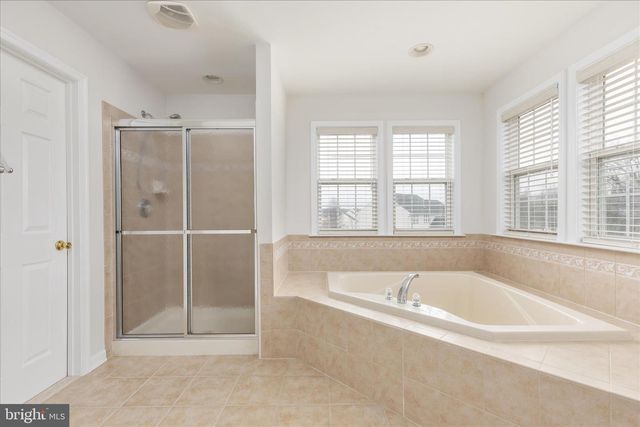 25 LILBURN DR, Bunker Hill, WV 25413