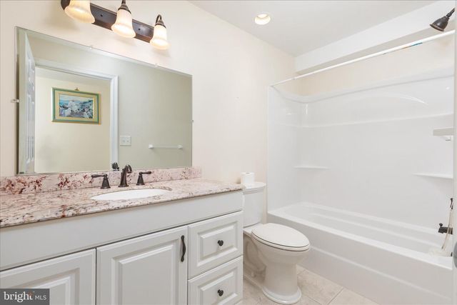 25 LILBURN DR, Bunker Hill, WV 25413