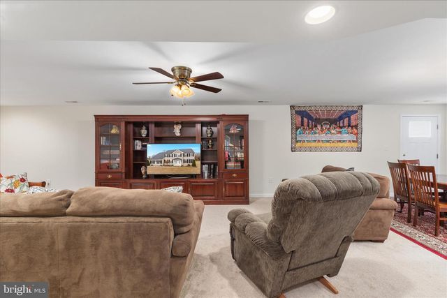 25 LILBURN DR, Bunker Hill, WV 25413