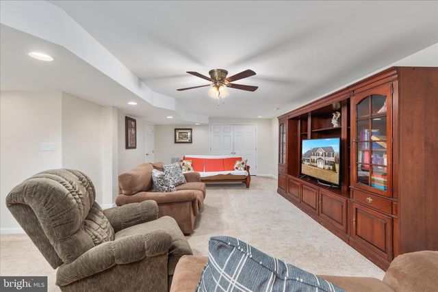 25 LILBURN DR, Bunker Hill, WV 25413