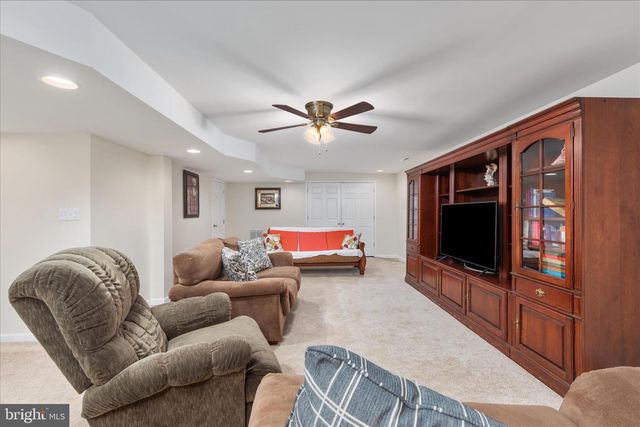 25 LILBURN DR, Bunker Hill, WV 25413