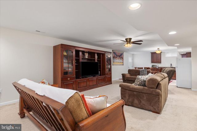 25 LILBURN DR, Bunker Hill, WV 25413