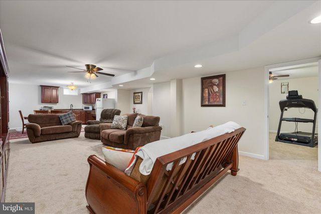 25 LILBURN DR, Bunker Hill, WV 25413