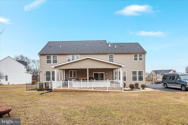 25 LILBURN DR, Bunker Hill, WV 25413