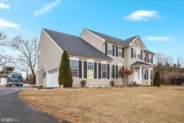 25 LILBURN DR, Bunker Hill, WV 25413