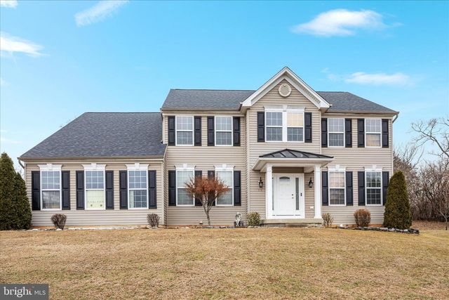 25 LILBURN DR, Bunker Hill, WV 25413