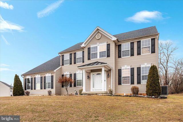 25 LILBURN DR, Bunker Hill, WV 25413