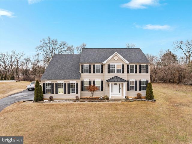 25 LILBURN DR, Bunker Hill, WV 25413