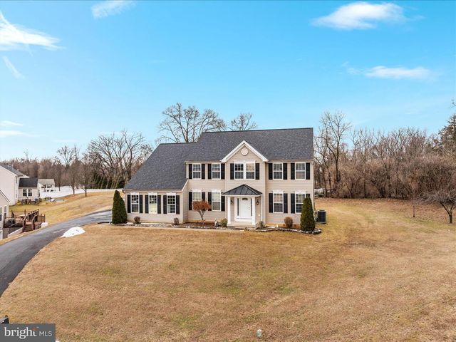 25 LILBURN DR, Bunker Hill, WV 25413