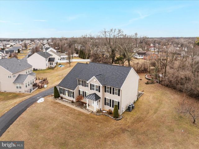 25 LILBURN DR, Bunker Hill, WV 25413