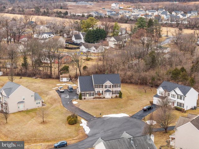 25 LILBURN DR, Bunker Hill, WV 25413