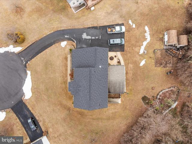 25 LILBURN DR, Bunker Hill, WV 25413