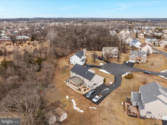 25 LILBURN DR, Bunker Hill, WV 25413