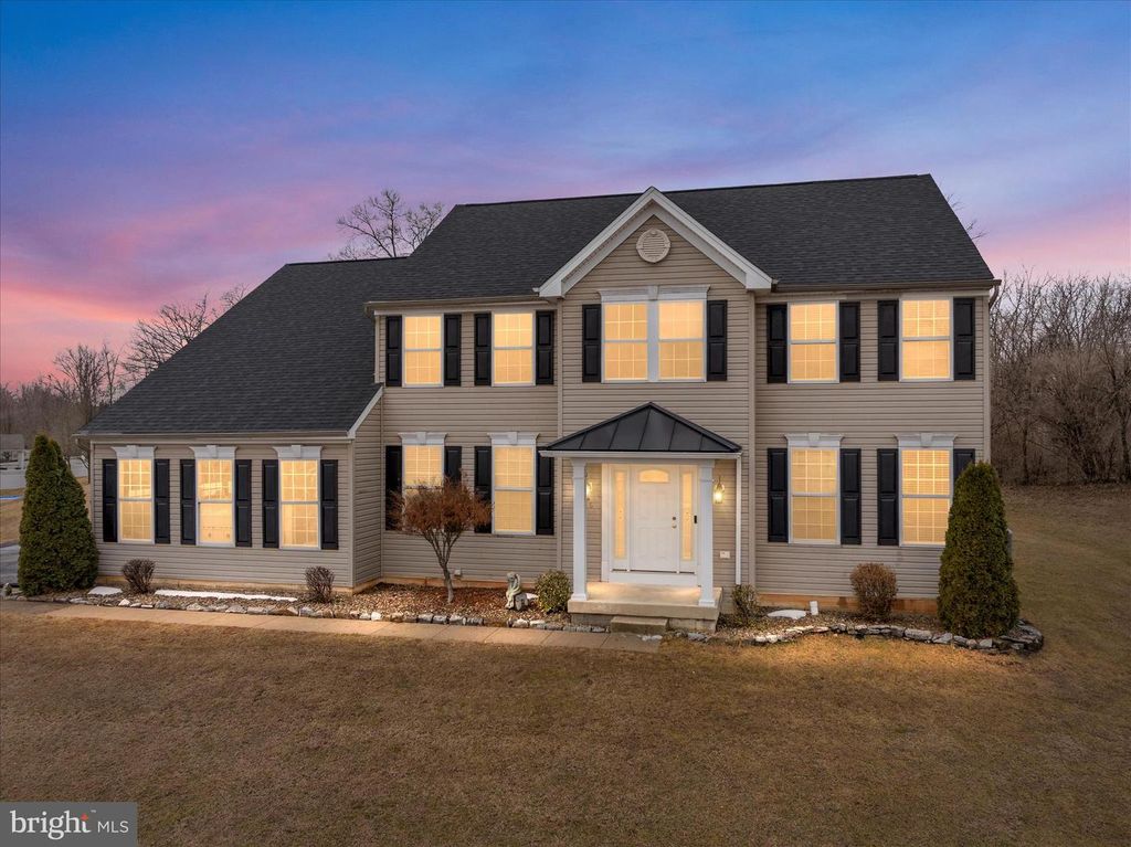 25 LILBURN DR, Bunker Hill, WV 25413