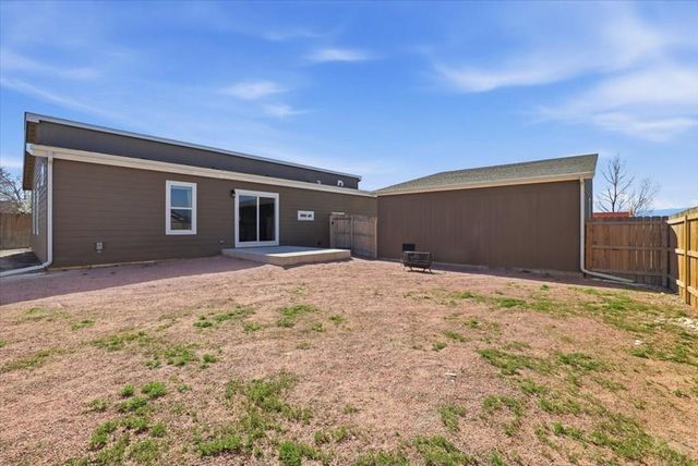 279 W Acorn Dr, Pueblo West, CO 81007