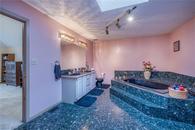 10037 Jamestown Drive, North Royalton, OH 44133