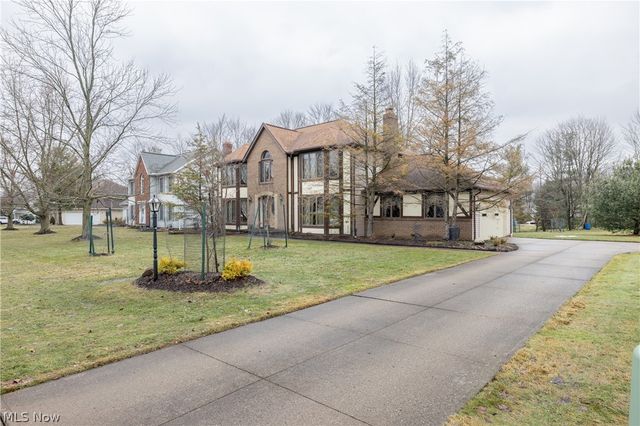 10037 Jamestown Drive, North Royalton, OH 44133