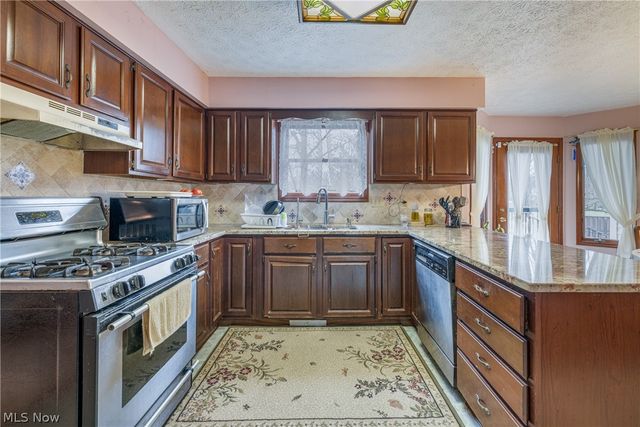 10037 Jamestown Drive, North Royalton, OH 44133
