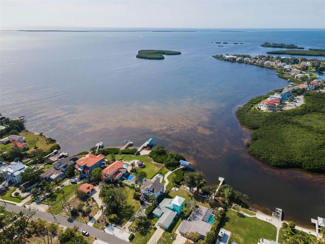 1626 SEA BREEZE DRIVE, Tarpon Springs, FL 34689