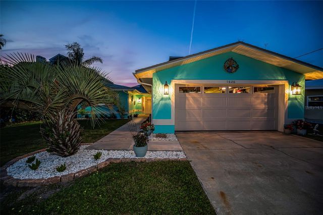 1626 SEA BREEZE DRIVE, Tarpon Springs, FL 34689