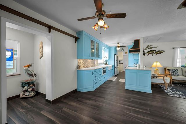 1626 SEA BREEZE DRIVE, Tarpon Springs, FL 34689