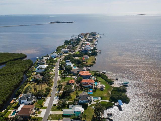 1626 SEA BREEZE DRIVE, Tarpon Springs, FL 34689