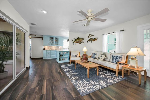 1626 SEA BREEZE DRIVE, Tarpon Springs, FL 34689