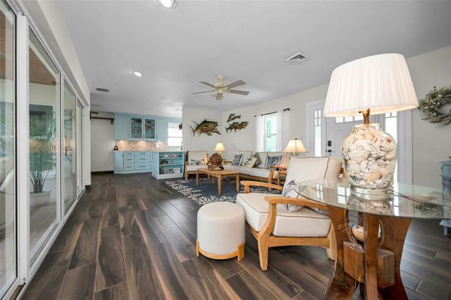 1626 SEA BREEZE DRIVE, Tarpon Springs, FL 34689