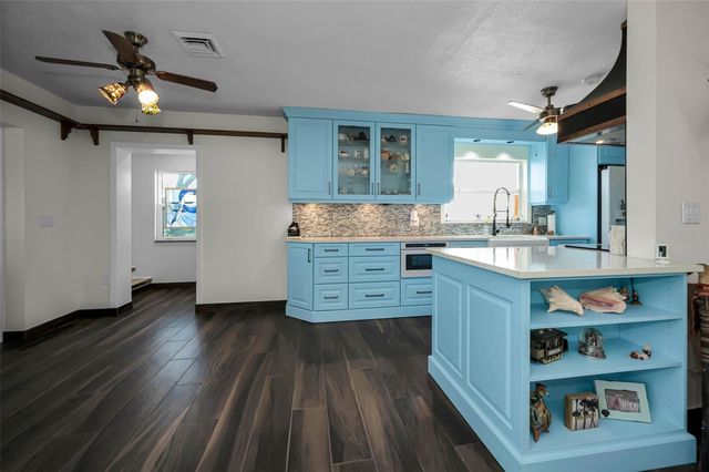1626 SEA BREEZE DRIVE, Tarpon Springs, FL 34689