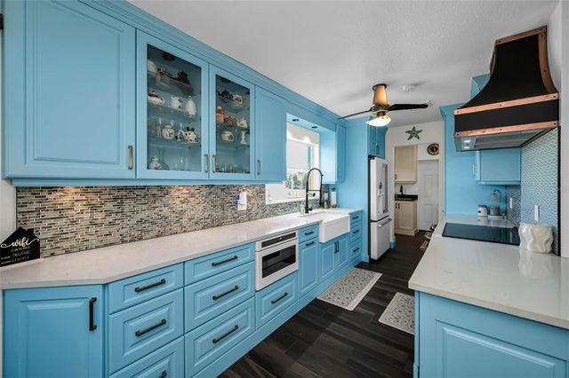 1626 SEA BREEZE DRIVE, Tarpon Springs, FL 34689